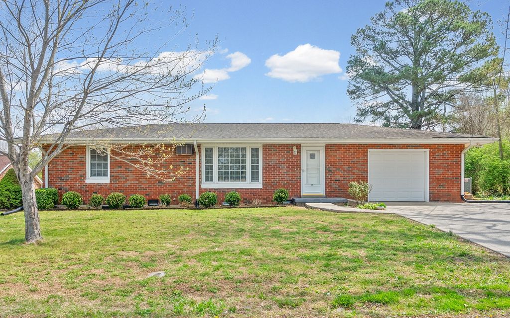 80 Church St, Tennessee Ridge, TN 37178