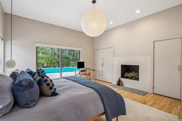 8 Deer Path, Quogue, NY 11959