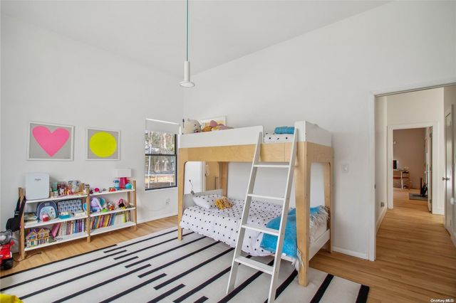 8 Deer Path, Quogue, NY 11959