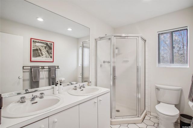 8 Deer Path, Quogue, NY 11959