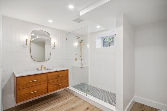 8 Deer Path, Quogue, NY 11959