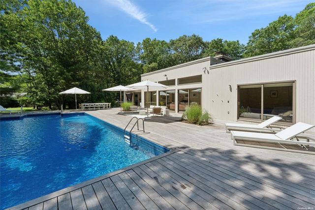 8 Deer Path, Quogue, NY 11959