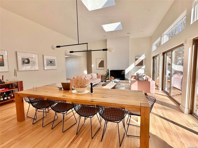 8 Deer Path, Quogue, NY 11959