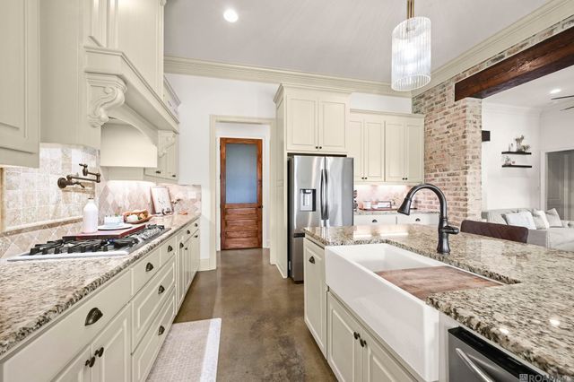 38059 Osten Beard Rd, Gonzales, LA 70725