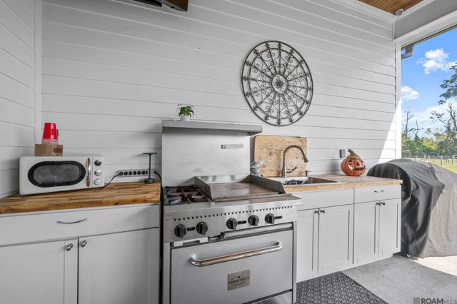 38059 Osten Beard Rd, Gonzales, LA 70725