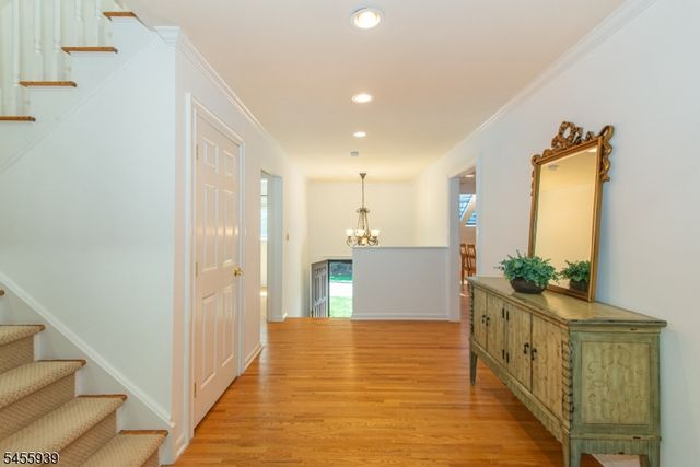 31 Lockley Ct, Mountain Lakes Boro, NJ 07046