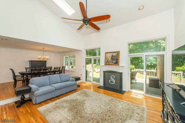 31 Lockley Ct, Mountain Lakes Boro, NJ 07046