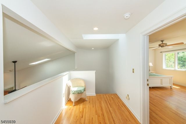 31 Lockley Ct, Mountain Lakes Boro, NJ 07046