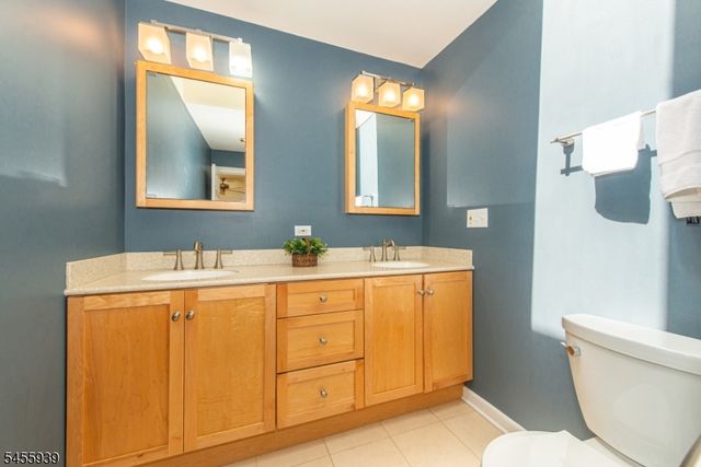 31 Lockley Ct, Mountain Lakes Boro, NJ 07046