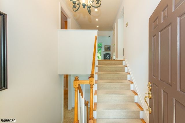 31 Lockley Ct, Mountain Lakes Boro, NJ 07046