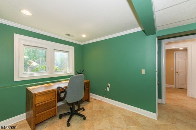 31 Lockley Ct, Mountain Lakes Boro, NJ 07046