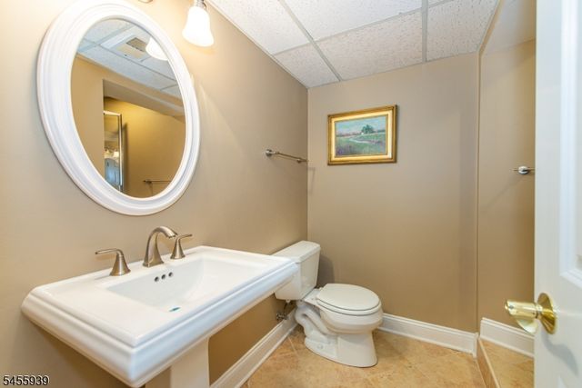 31 Lockley Ct, Mountain Lakes Boro, NJ 07046