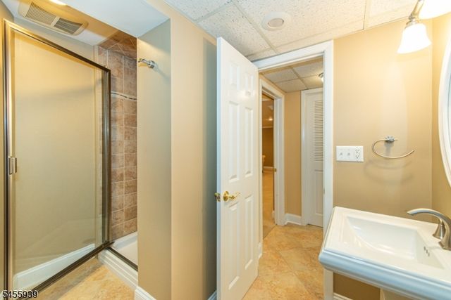 31 Lockley Ct, Mountain Lakes Boro, NJ 07046