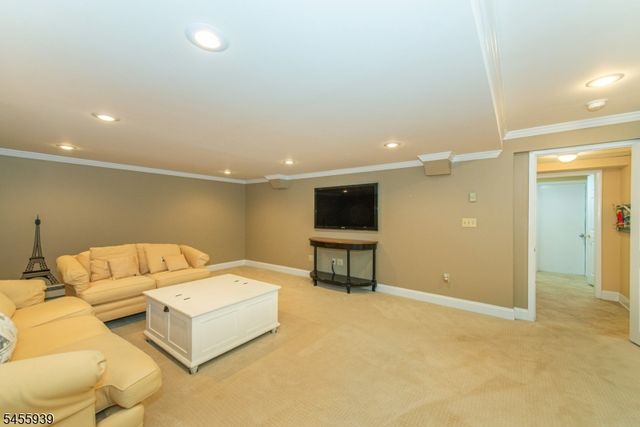 31 Lockley Ct, Mountain Lakes Boro, NJ 07046