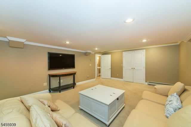31 Lockley Ct, Mountain Lakes Boro, NJ 07046