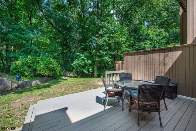 31 Lockley Ct, Mountain Lakes Boro, NJ 07046