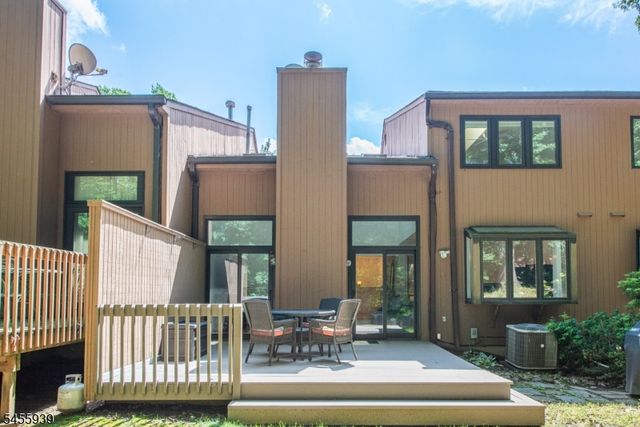 31 Lockley Ct, Mountain Lakes Boro, NJ 07046