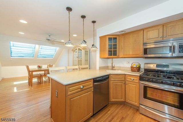31 Lockley Ct, Mountain Lakes Boro, NJ 07046