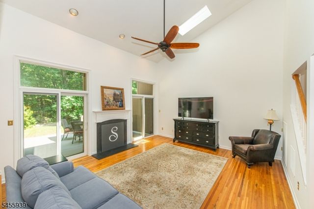 31 Lockley Ct, Mountain Lakes Boro, NJ 07046