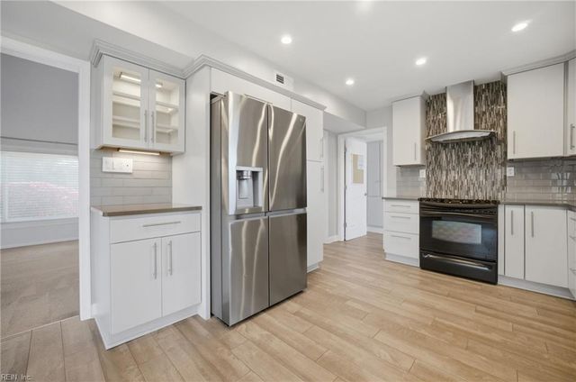 20 B Freeman DR, Poquoson, VA 23662