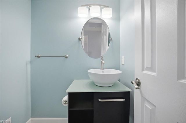 20 B Freeman DR, Poquoson, VA 23662