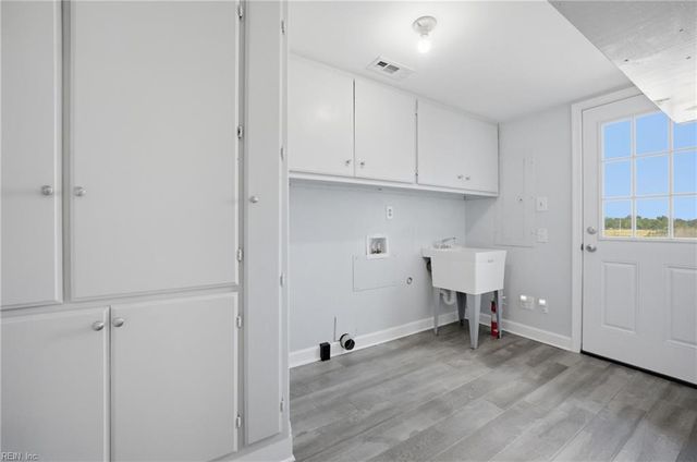 20 B Freeman DR, Poquoson, VA 23662