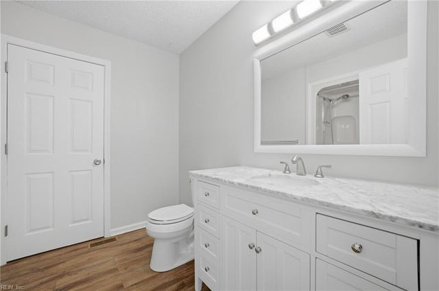 20 B Freeman DR, Poquoson, VA 23662