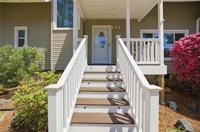 20 B Freeman DR, Poquoson, VA 23662