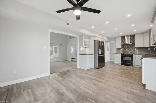 20 B Freeman DR, Poquoson, VA 23662