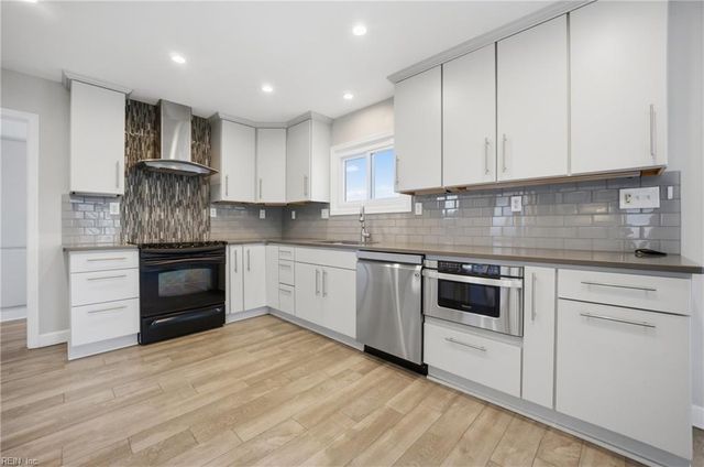 20 B Freeman DR, Poquoson, VA 23662