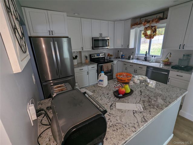 146 Rosemont Avenue, Farmingville, NY 11738