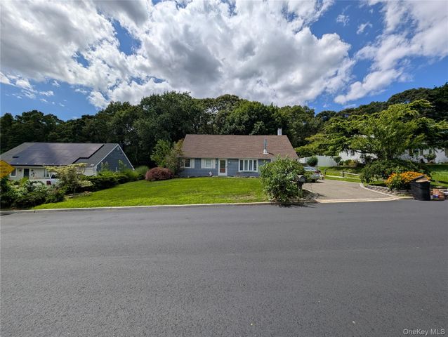 146 Rosemont Avenue, Farmingville, NY 11738