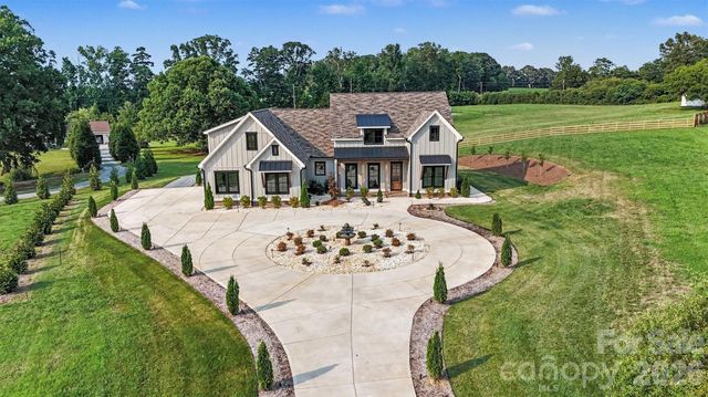 1012 Marthas Meadow Lane, Monroe, NC 28112