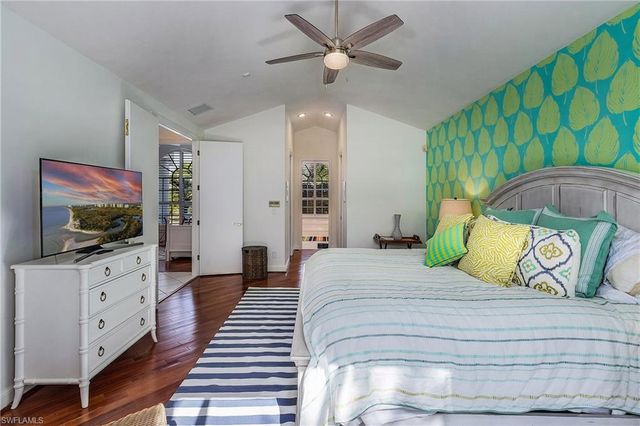 720 Turkey Oak LN, Naples, FL 34108