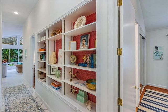 720 Turkey Oak LN, Naples, FL 34108