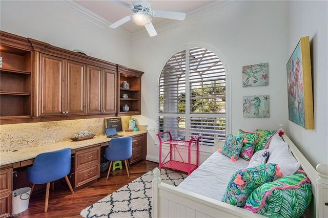 720 Turkey Oak LN, Naples, FL 34108