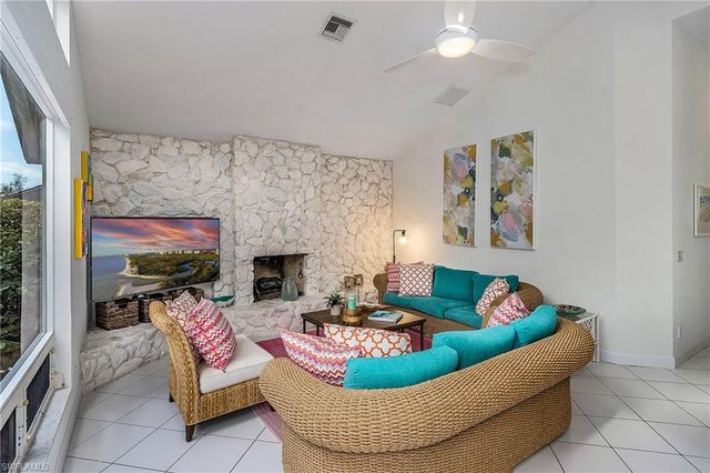 720 Turkey Oak LN, Naples, FL 34108