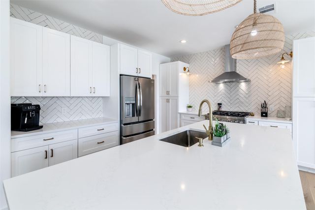 31 W VALLEY SPRINGS RD, Wimberley, TX 78676