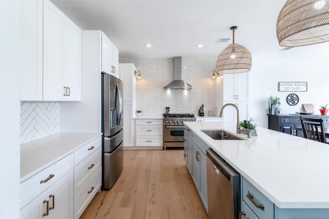 31 W VALLEY SPRINGS RD, Wimberley, TX 78676