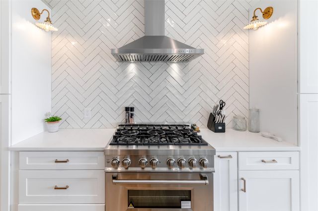 31 W VALLEY SPRINGS RD, Wimberley, TX 78676