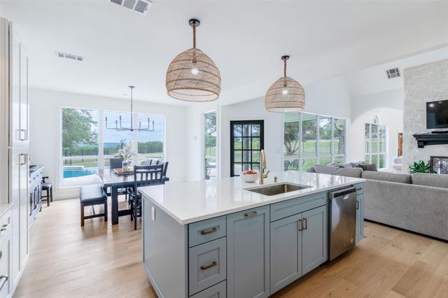 31 W VALLEY SPRINGS RD, Wimberley, TX 78676