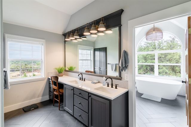 31 W VALLEY SPRINGS RD, Wimberley, TX 78676