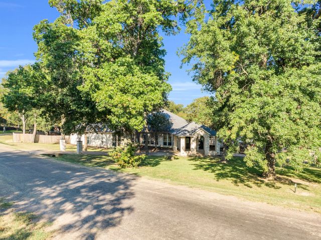 141 Chambers Drive, Italy, TX 76651