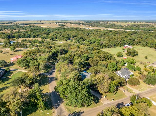 141 Chambers Drive, Italy, TX 76651