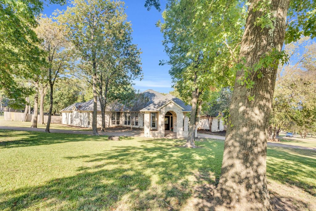 141 Chambers Drive, Italy, TX 76651