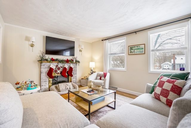 7 Baben Rd, Hudson, MA 01749