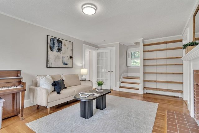 5 Maple St, Lexington, MA 02420