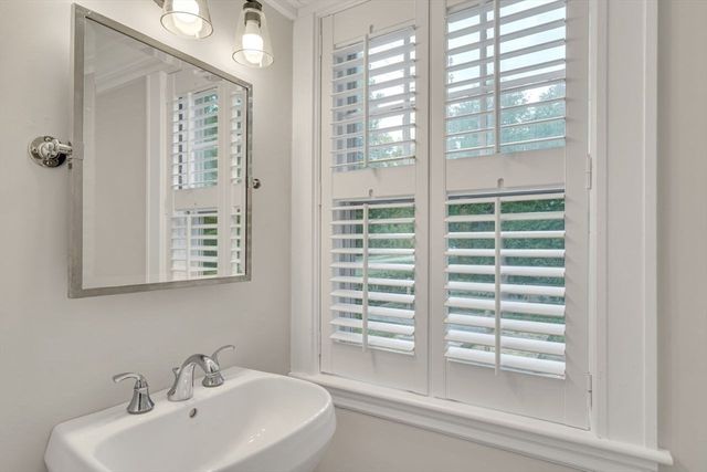 5 Maple St, Lexington, MA 02420