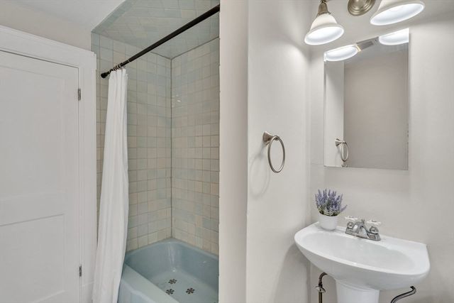 5 Maple St, Lexington, MA 02420