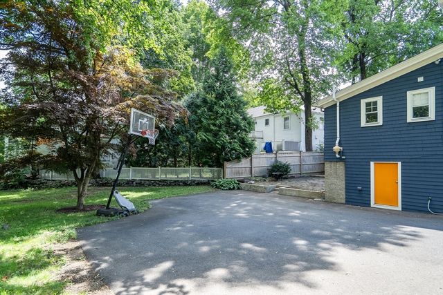 5 Maple St, Lexington, MA 02420